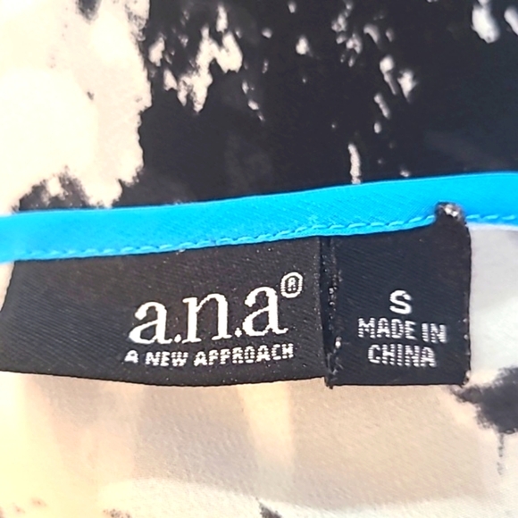 a.n.a. Black & White Patterned Sheer Top with Blue Trim,Ties at Waist Size Small - Picture 9 of 9